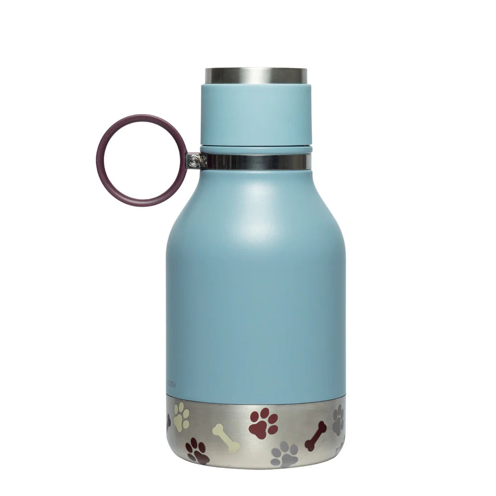 BOUTEILLE D'EAU BLEUE ISOLÉE AVEC BASE AMOVIBLE