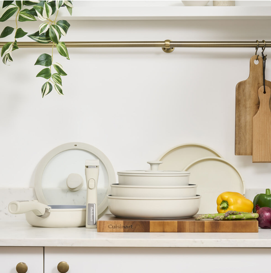 BATTERIE DE CUISINE EN ALUMINIUM FORGÉ DE 13 PIECES AVEC POIGNÉES DÉTACHABLES CUISINART