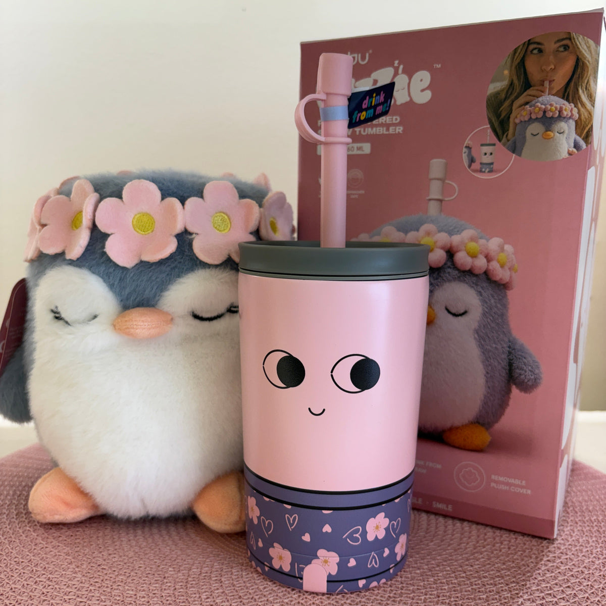 BOUTEILLE ET PELUCHE FUZZIE PINGOUIN