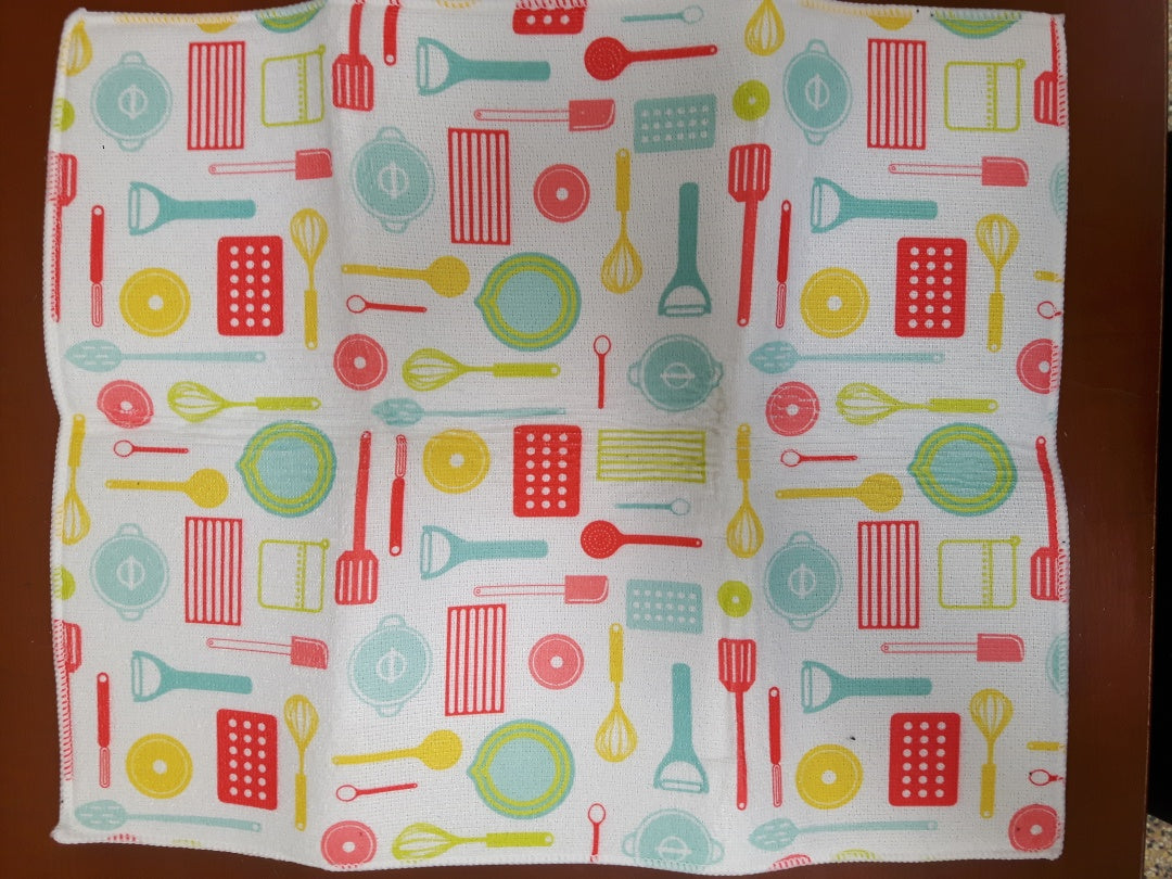 TAPIS SÉCHAGE 40 X 47 CM USTENSILES