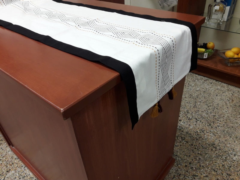 CHEMIN DE TABLE POMPONS