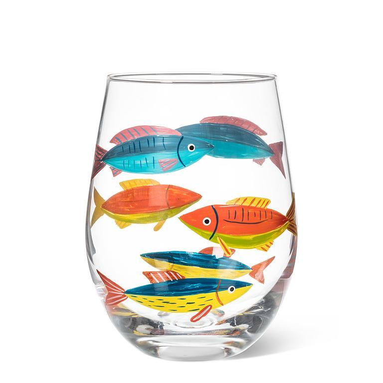 Verre sans pied transparent orné d'un motif peint de poissons stylisés multicolores dans les tons bleu, orange et jaune.