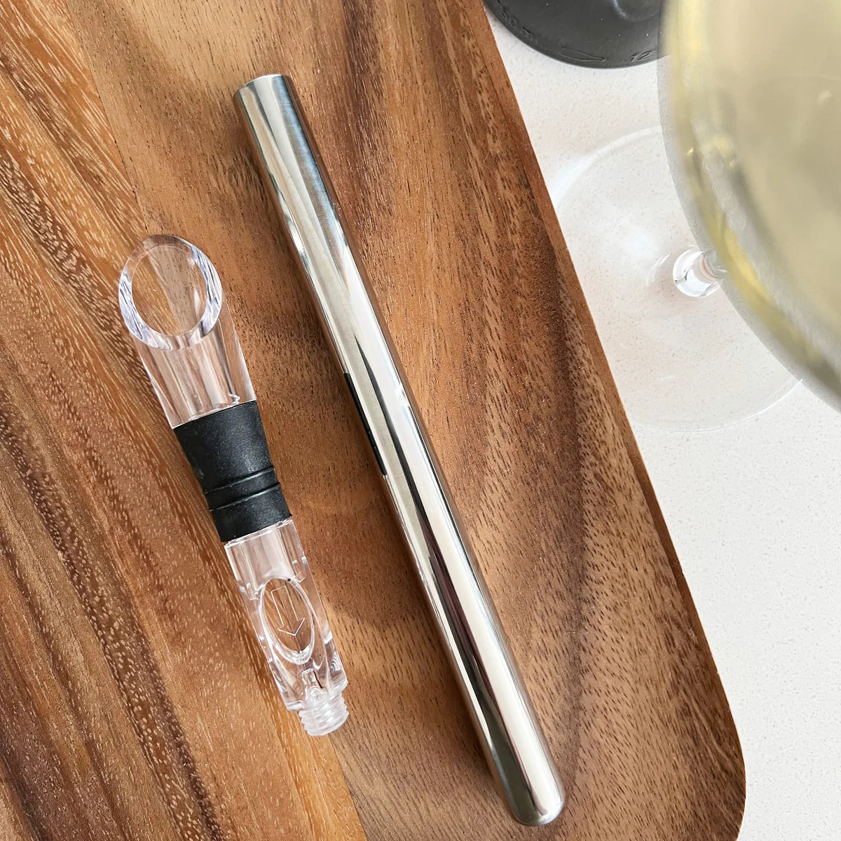 BEC VERSEUR POUR LE VIN AVEC TIGE REFROIDISSANTE